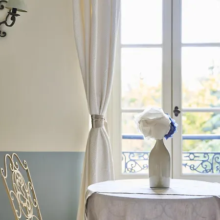 La Des Charmilles Bed & Breakfast 4*