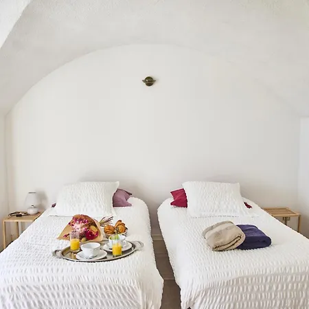 La Des Charmilles Bed & Breakfast 4*