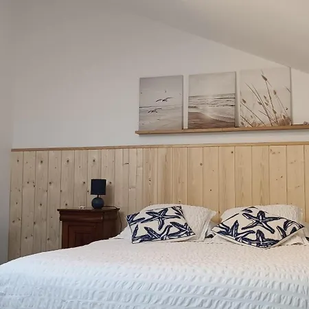 La Des Charmilles Bed & Breakfast 4*