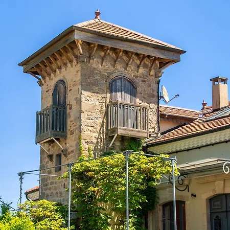 La Des Charmilles Bed & Breakfast 4*