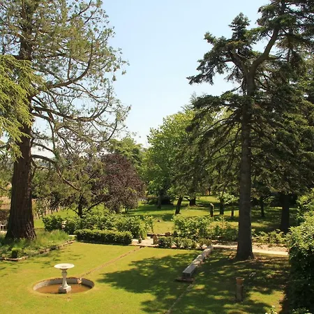 La Des Charmilles Bed & Breakfast